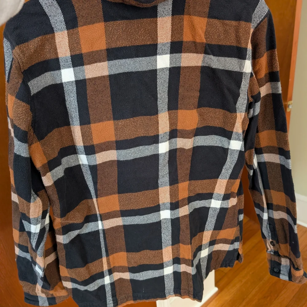 Patagonia Women's Organic Cotton Black and Brown Plaid Shirt Jacket - Picture 5 of 7